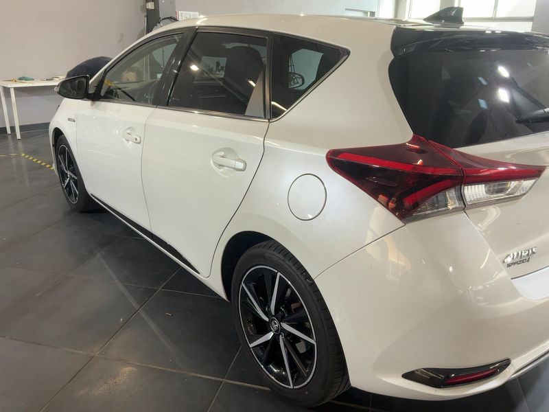 Toyota Auris 1.8 Hybrid Black Edition — zdjęcie 3