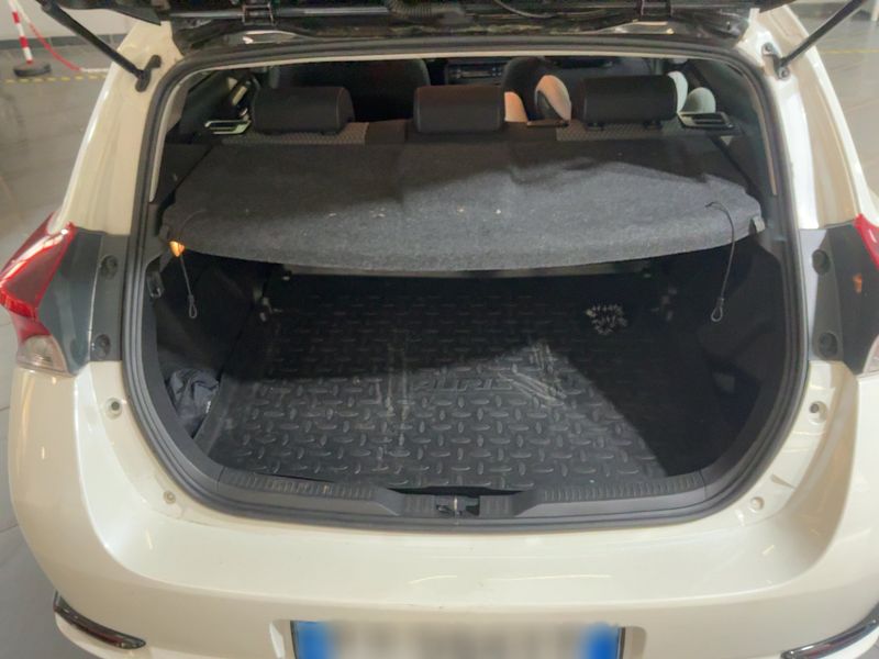Toyota Auris 1.8 Hybrid Black Edition — zdjęcie 10