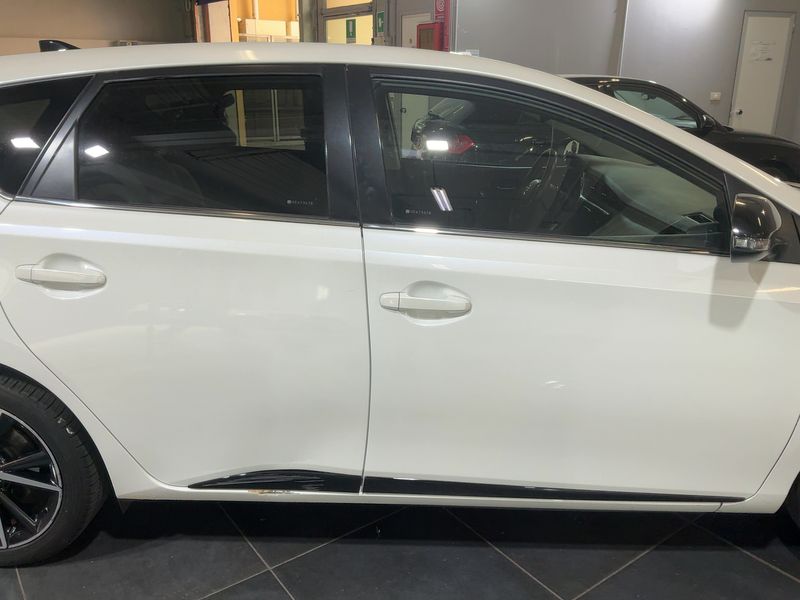 Toyota Auris 1.8 Hybrid Black Edition — zdjęcie 7