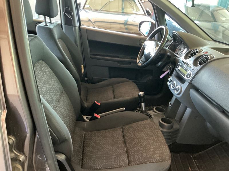 Mitsubishi Colt 1.3 XTRA — zdjęcie 3