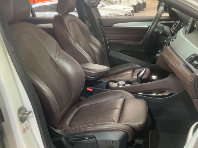BMW X2 sDrive 18d M Sport — zdjęcie 11
