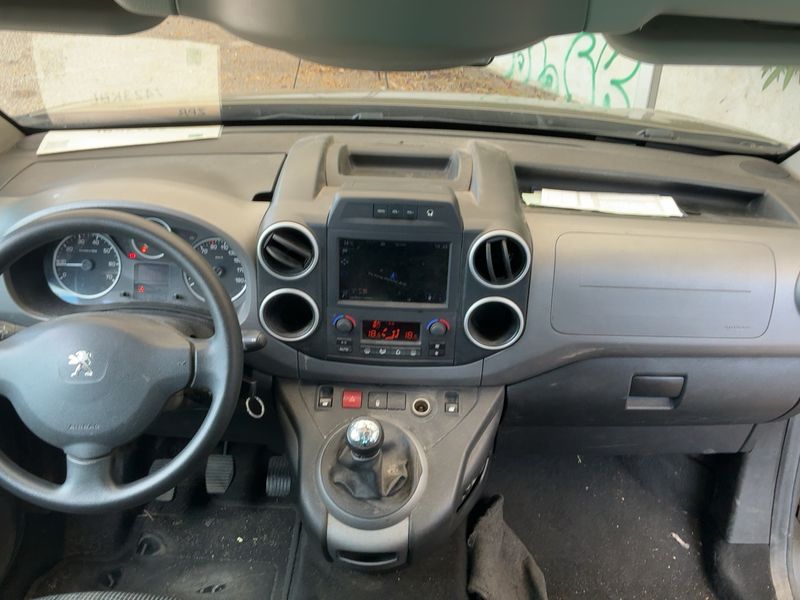 Peugeot Partner 1.6 Blue-HDi Outdoor 2017 – снимка 17