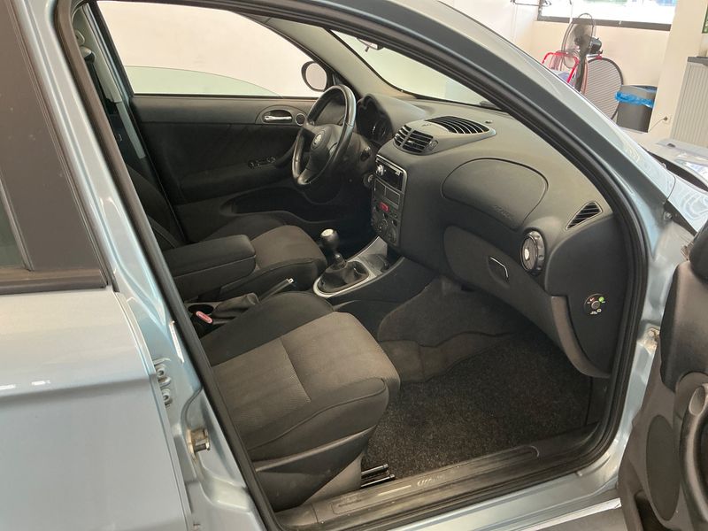 Alfa Romeo Alfa 147 1.9 JTD M-Jet Distinctive — zdjęcie 3