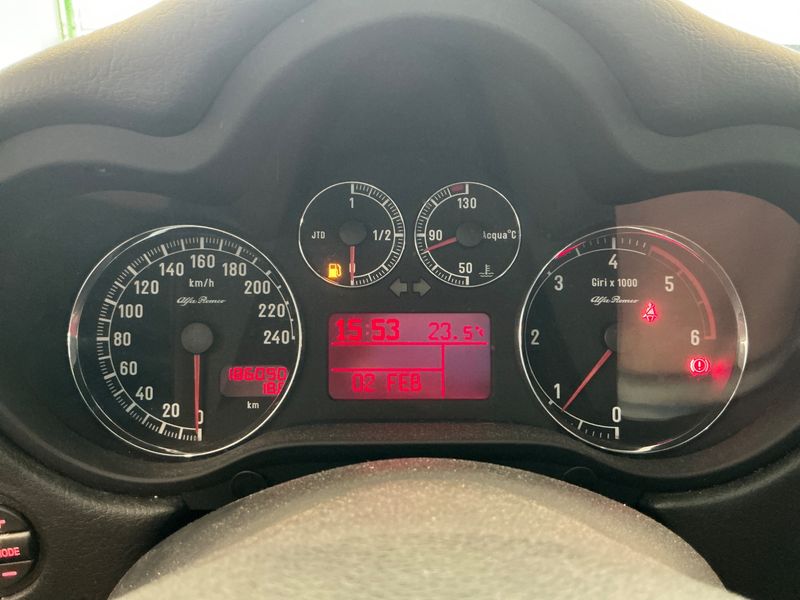Alfa Romeo Alfa 147 1.9 JTD M-Jet Distinctive — zdjęcie 4