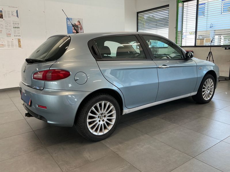 Alfa Romeo Alfa 147 1.9 JTD M-Jet Distinctive — zdjęcie 2
