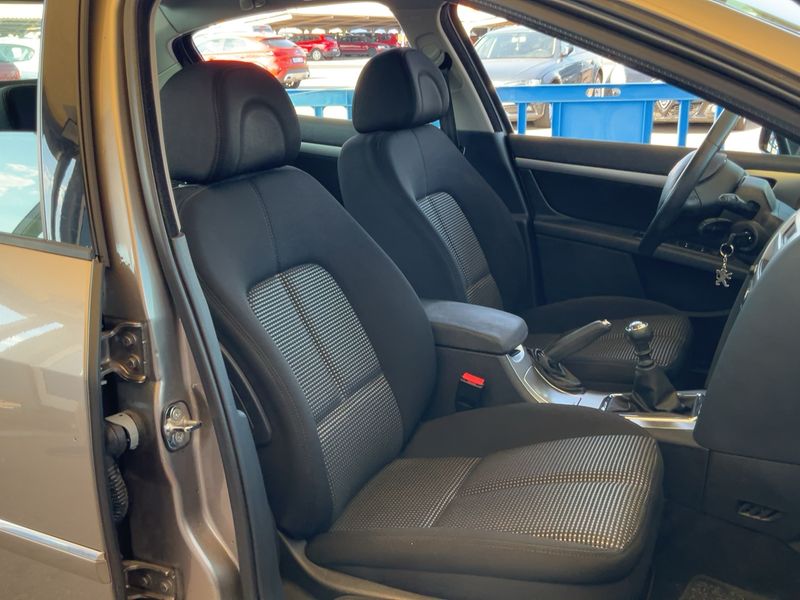 Peugeot 407 2.0 HDi Sport — zdjęcie 11