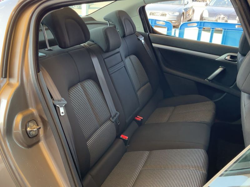 Peugeot 407 2.0 HDi Sport — zdjęcie 14