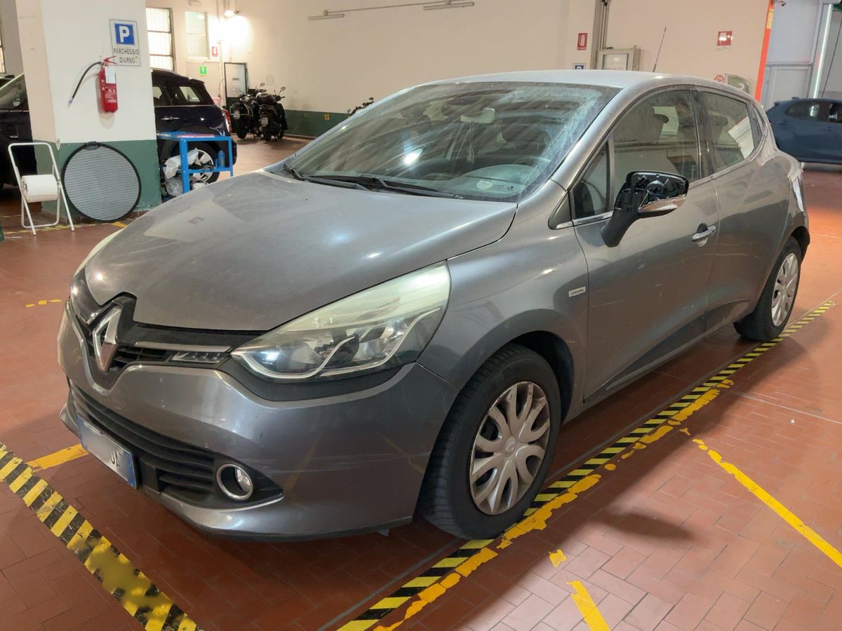 Renault Clio 2015 — photo 1