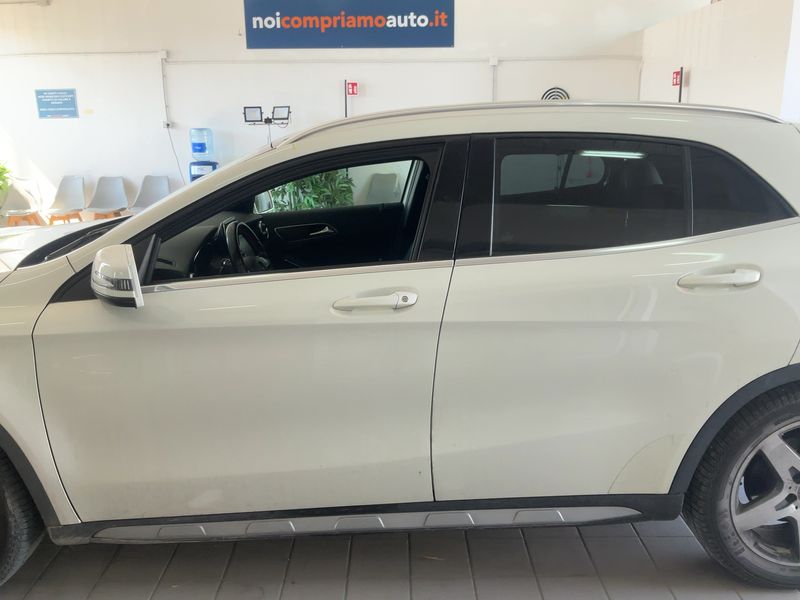 Mercedes-Benz GLA-Klasse GLA 220 d 4Matic Premium — zdjęcie 4