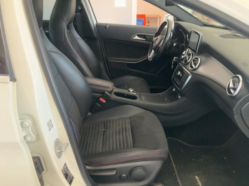 Mercedes-Benz GLA-Klasse GLA 220 d 4Matic Premium — zdjęcie 11