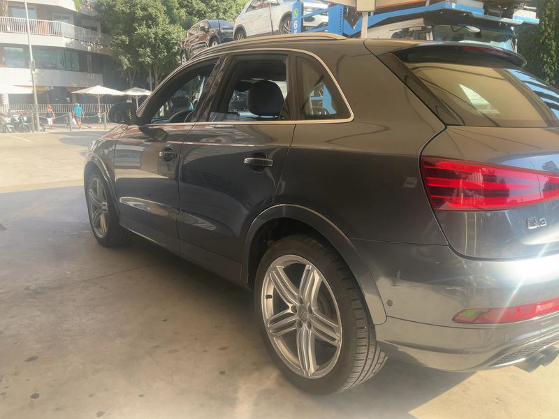 Audi Q3 2.0 TFSI quattro Ambition — zdjęcie 4