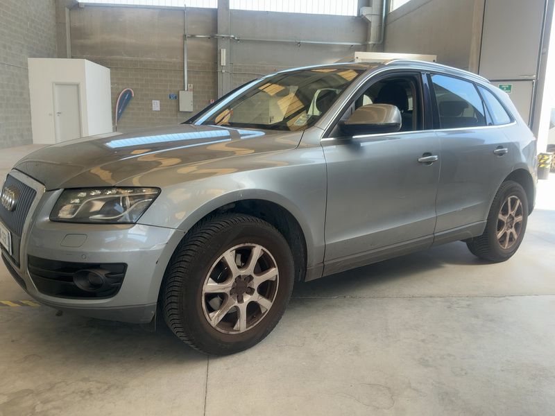 Audi Q5 2.0 TDI quattro 2009 – снимка 2