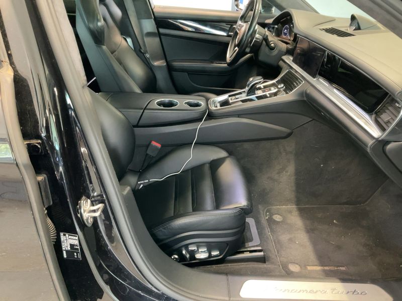 Porsche Panamera Turbo — zdjęcie 11