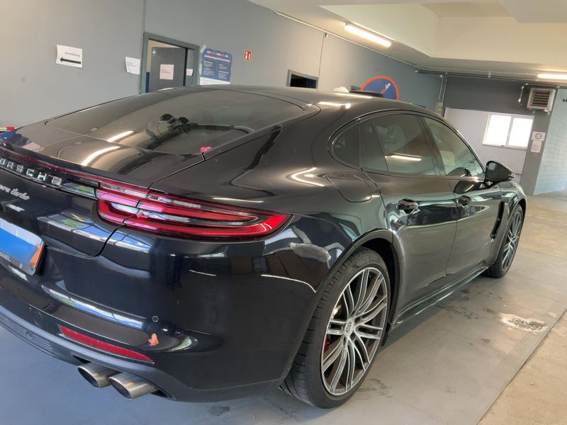Porsche Panamera Turbo — zdjęcie 6