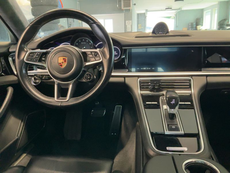 Porsche Panamera Turbo — zdjęcie 12