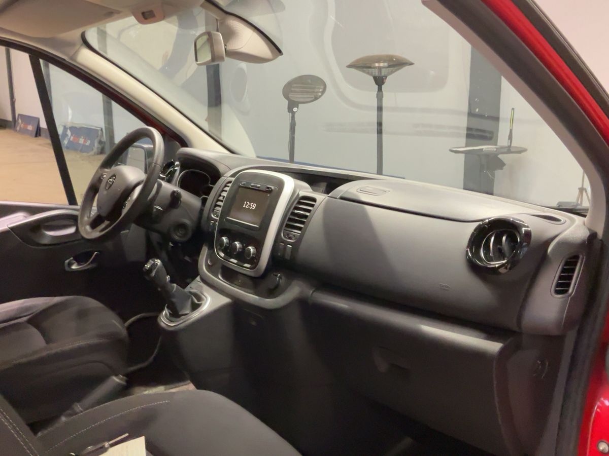 Renault Trafic 2020 — photo 19