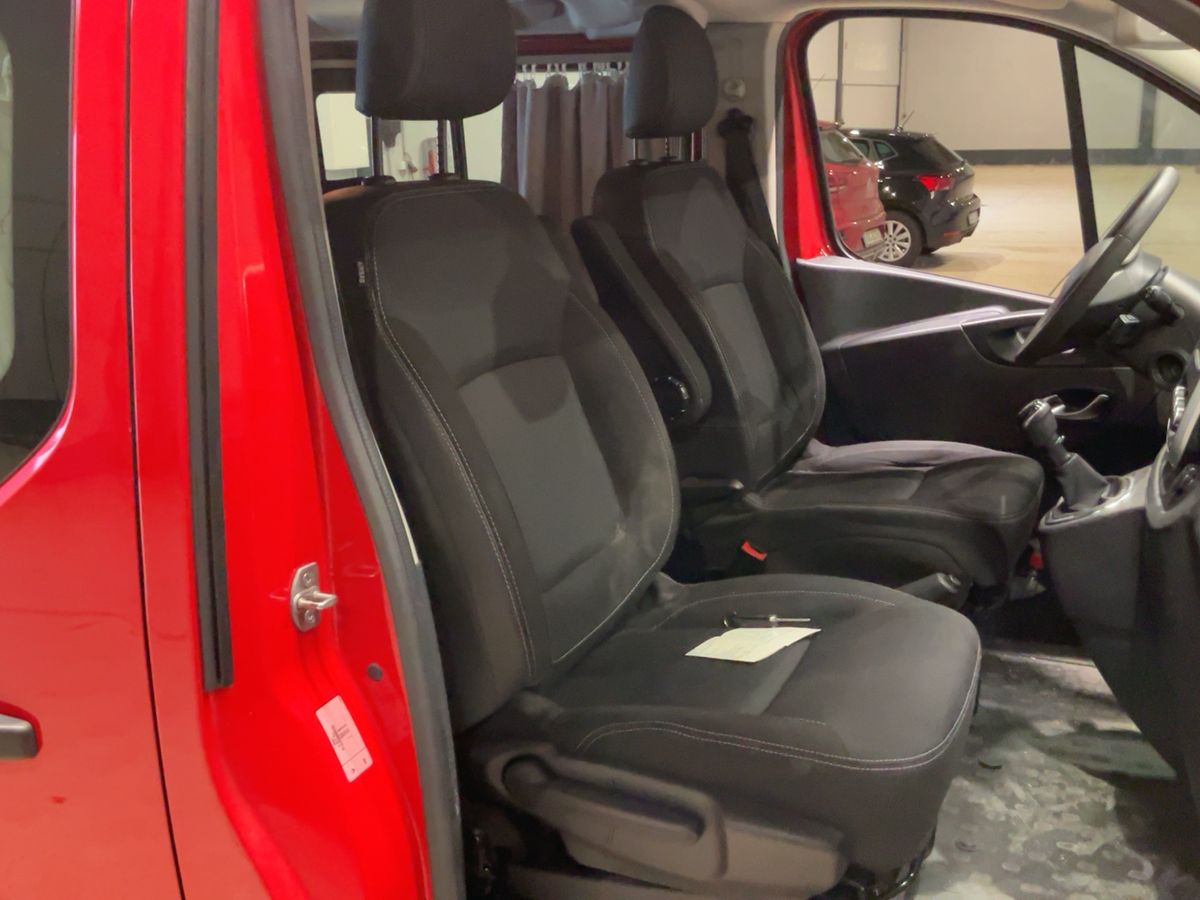 Renault Trafic 2020 — photo 18