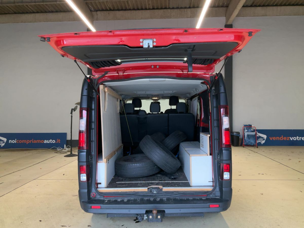 Renault Trafic 2020 — photo 17