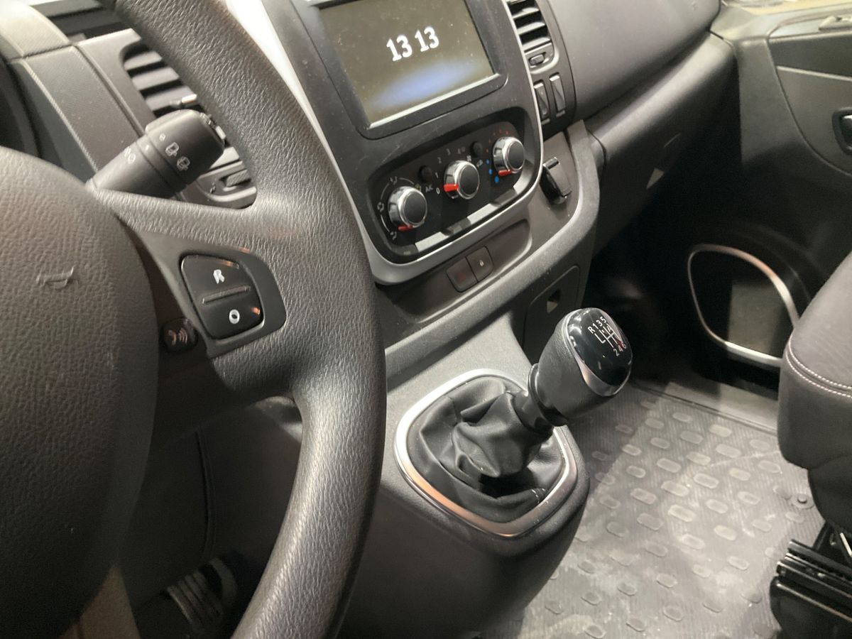 Renault Trafic 2020 — photo 36