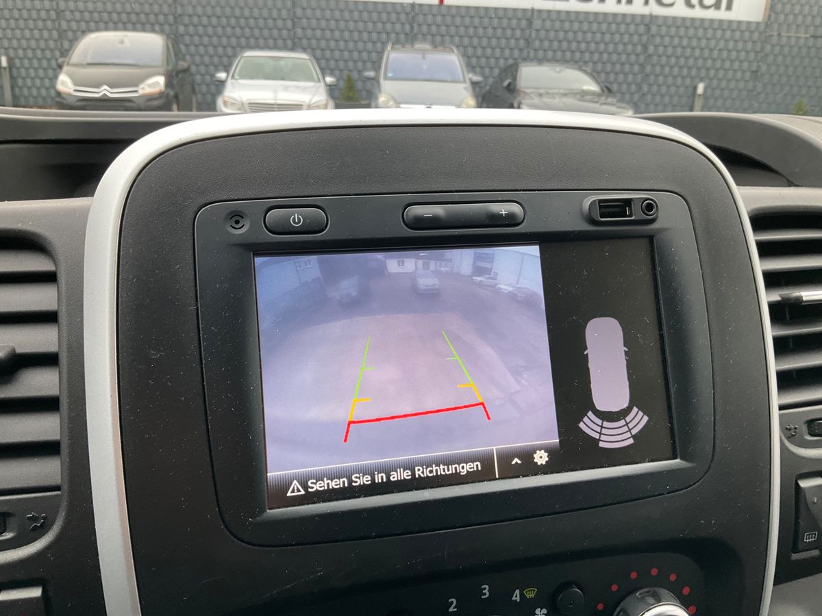 Renault Trafic 2020 — photo 28