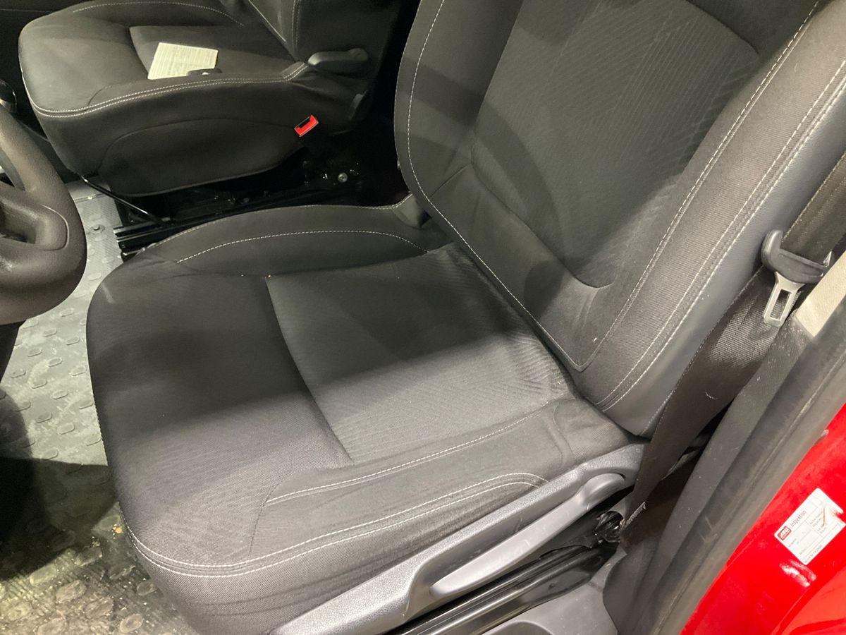 Renault Trafic 2020 — photo 35