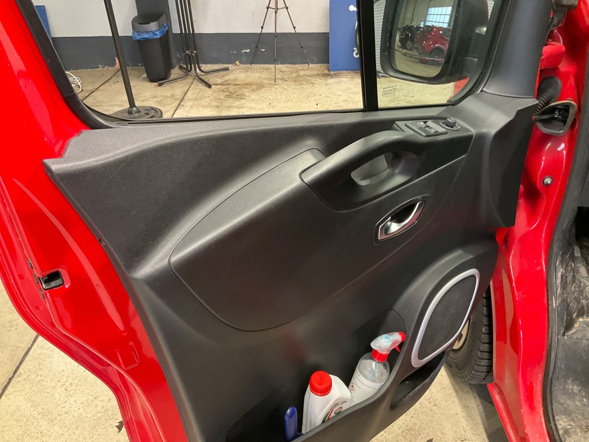 Renault Trafic 2020 — photo 33
