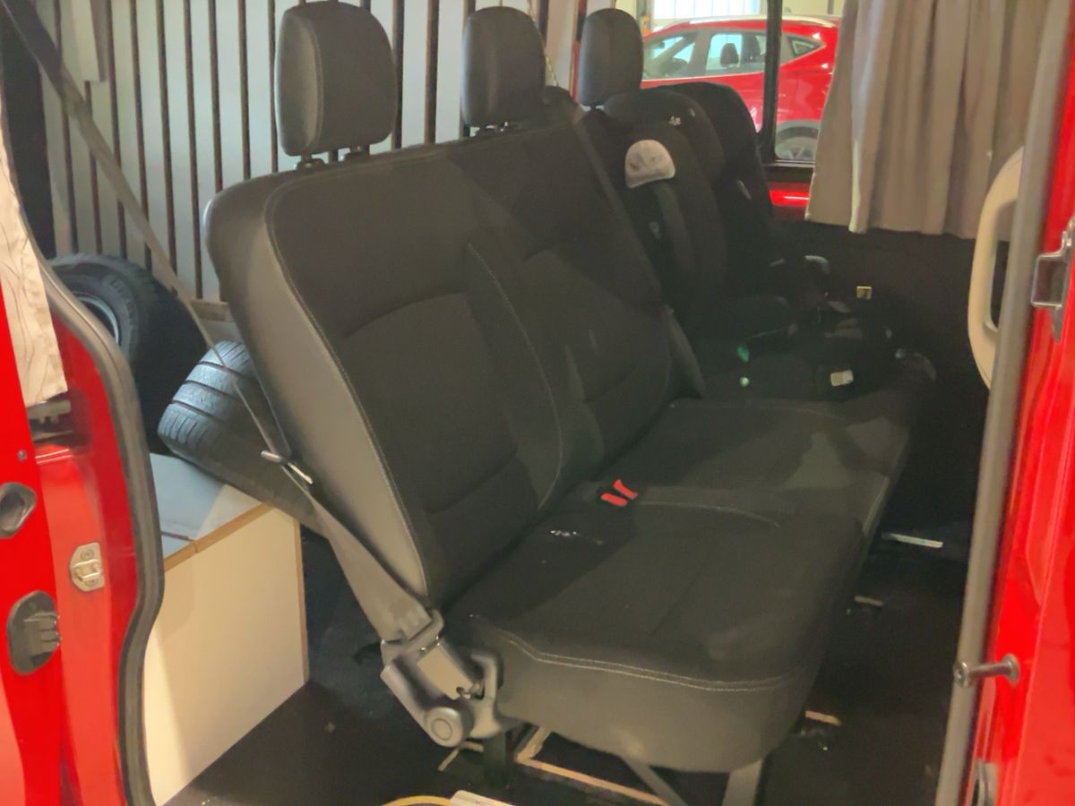 Renault Trafic 2020 — photo 21