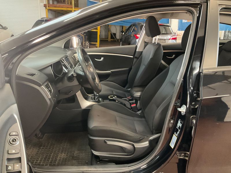 Hyundai i30 1.4 CRDi Classic — zdjęcie 3