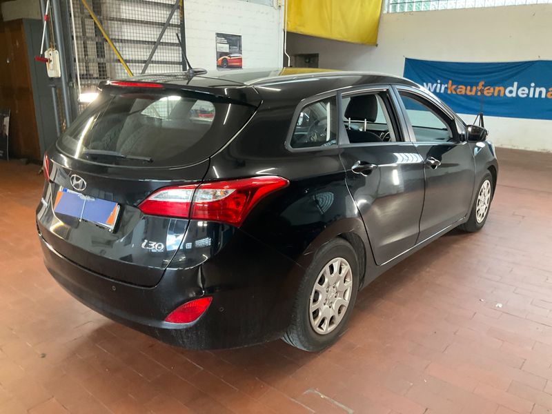 Hyundai i30 1.4 CRDi Classic — zdjęcie 2