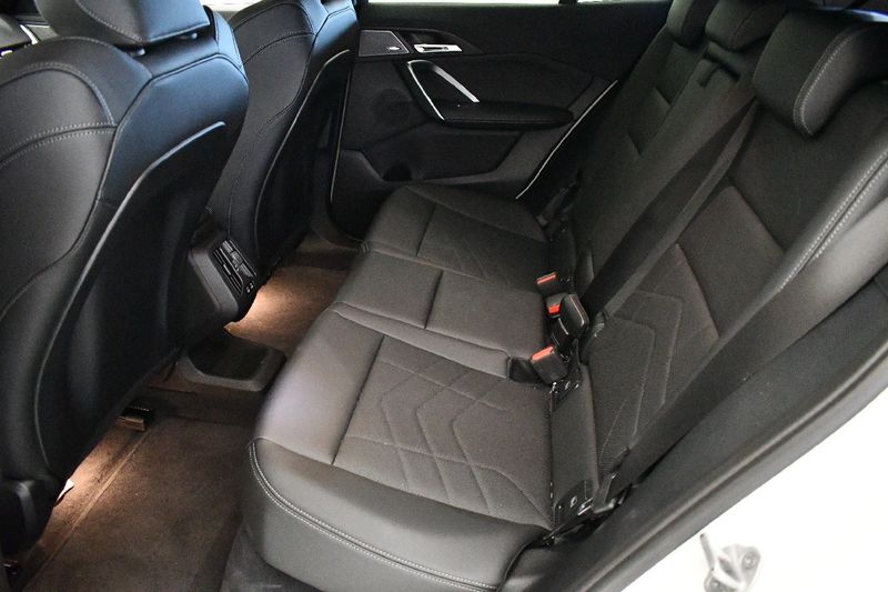 BMW iX2 eDrive20 M Sport — zdjęcie 12