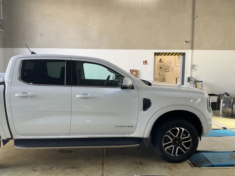 Ford Ranger 2.0 TDCi EcoBlue Limited 4WD Doppelkabine — zdjęcie 19
