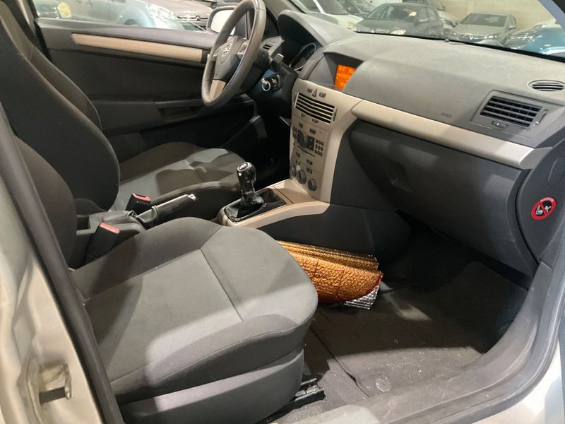 Opel Astra 1.6 Enjoy — zdjęcie 3