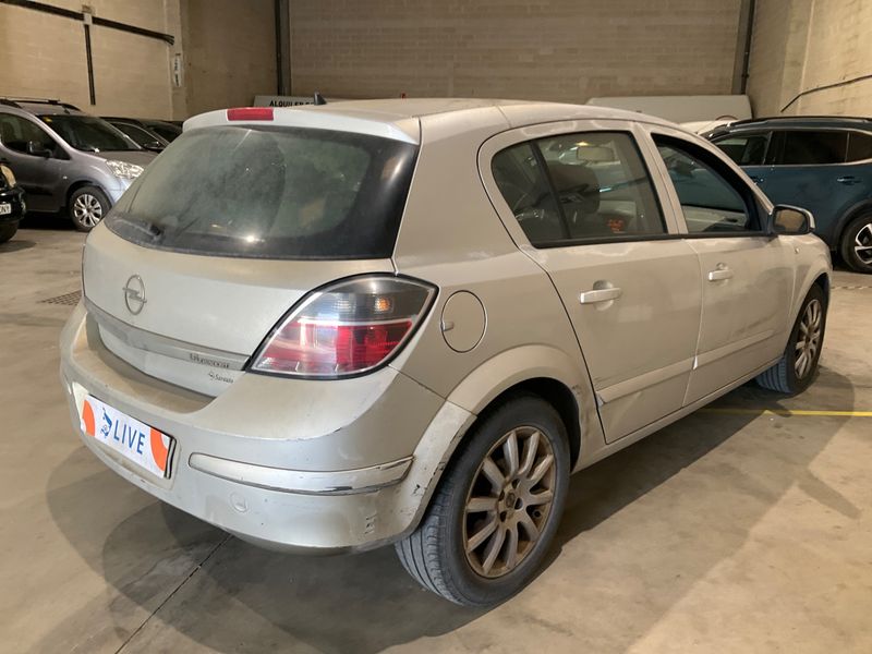 Opel Astra 1.6 Enjoy — zdjęcie 2