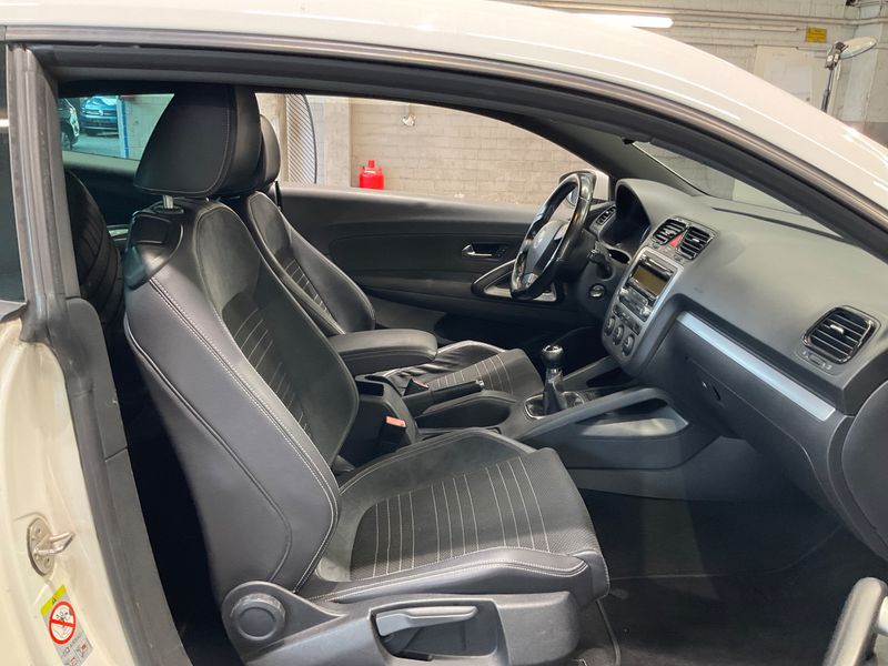 Volkswagen Scirocco 2.0 TSI — zdjęcie 3