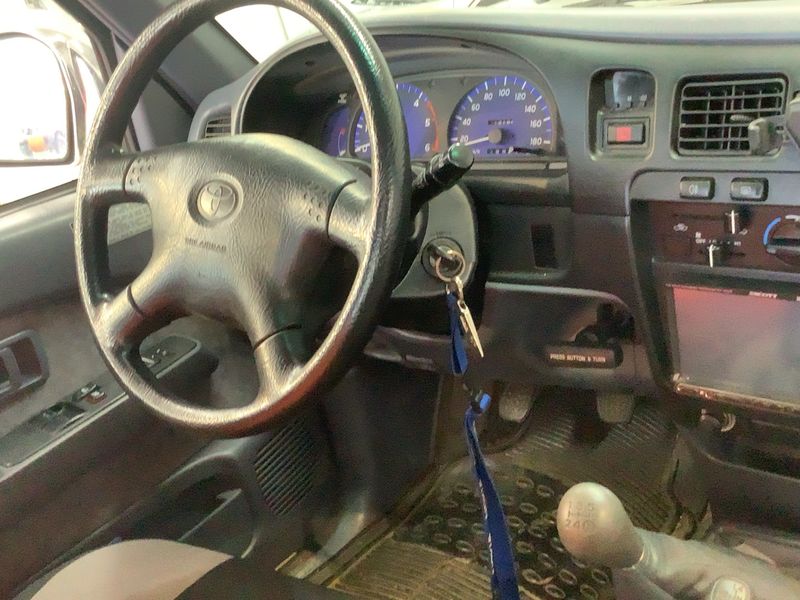 Toyota Hilux 2.5 Turbodiesel Extra Cab Spezial 4x4 — zdjęcie 12