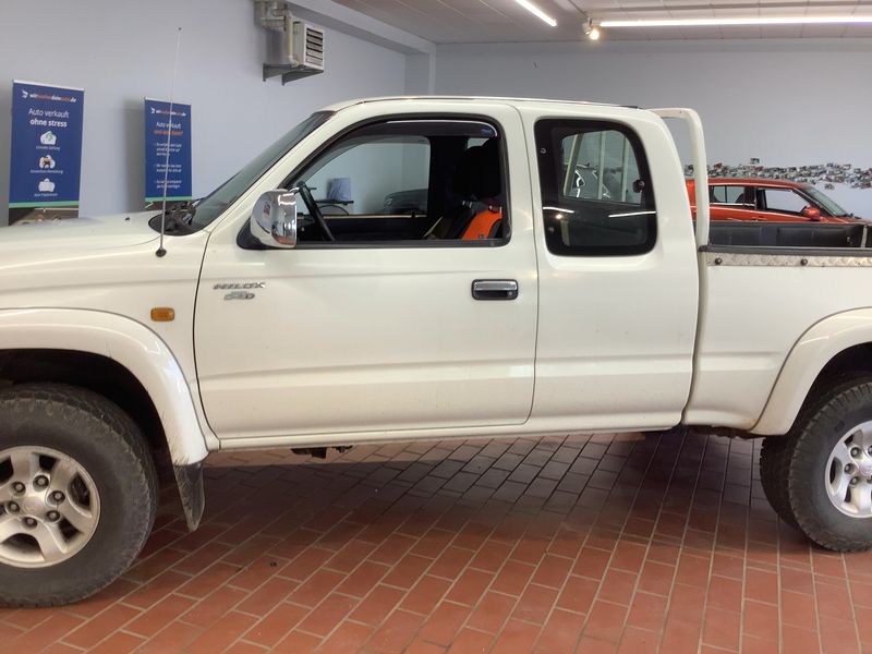Toyota Hilux 2.5 Turbodiesel Extra Cab Spezial 4x4 — zdjęcie 4