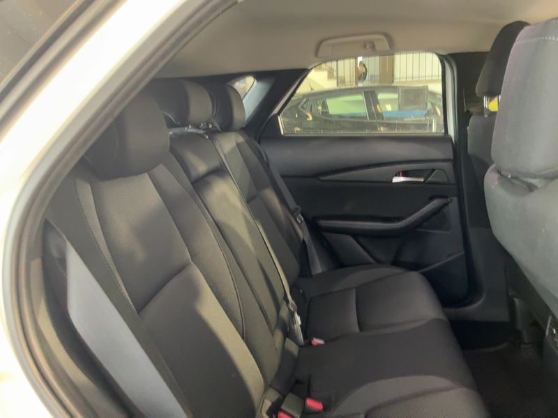 Mazda CX-30 2.0 Skyactiv-G Mild-Hybrid Executive 2WD — zdjęcie 14