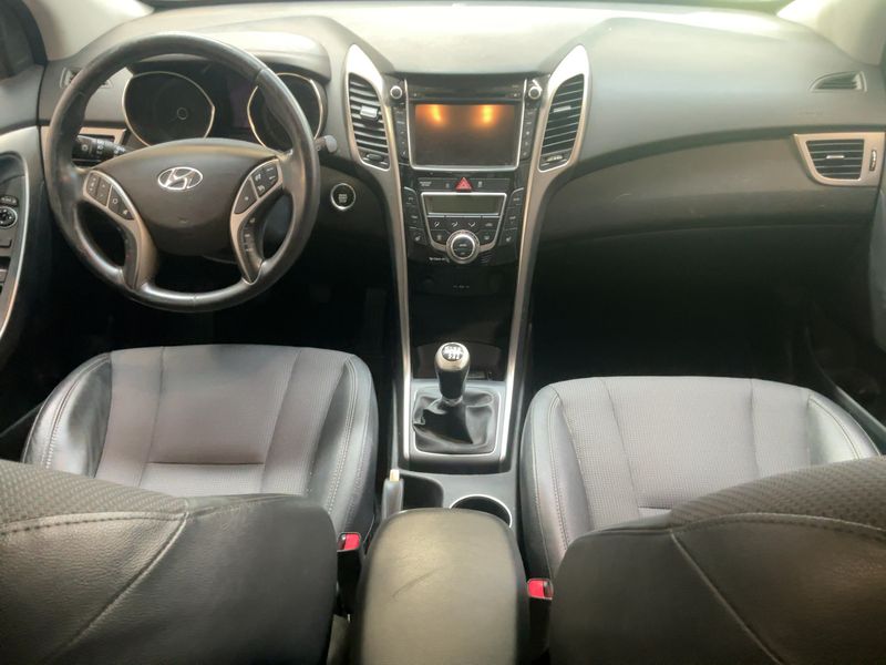 Hyundai i30 1.6 CRDi Style 2013 – снимка 17