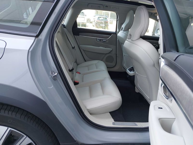 Volvo V90 Cross Country 2.0 B4 Mild-Hybrid Ultimate AWD — zdjęcie 14