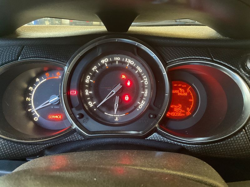 Citroen DS3 1.6 e-HDi Sport Chic "Just Black" — zdjęcie 4