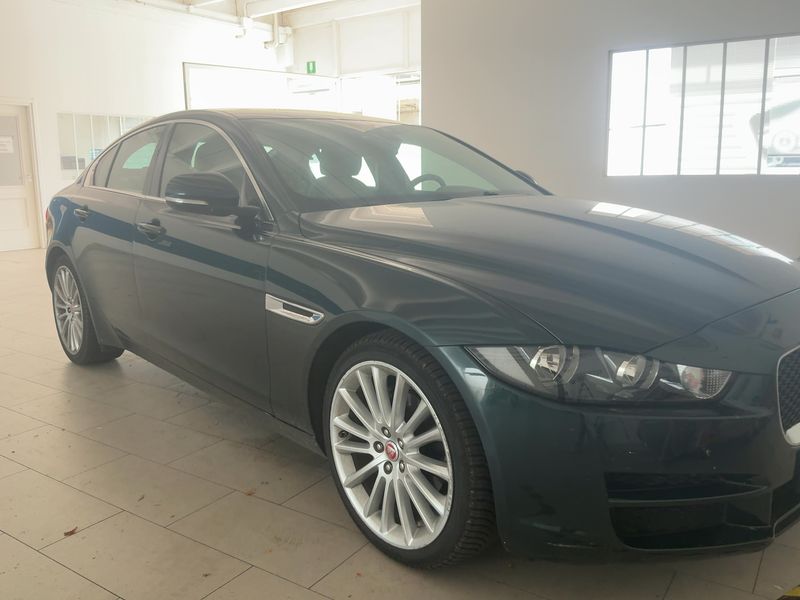Jaguar XE 20d Prestige — zdjęcie 8