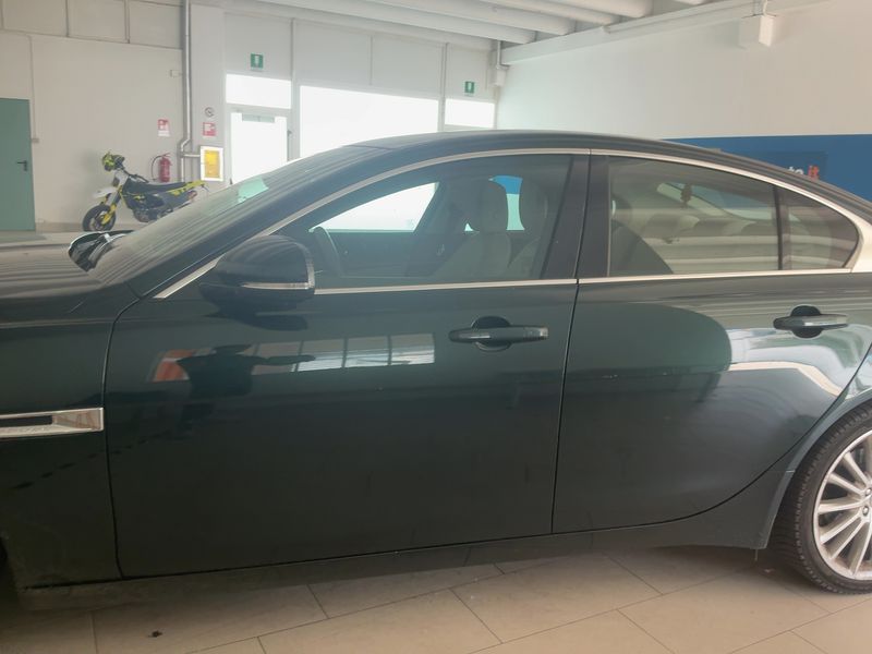 Jaguar XE 20d Prestige — zdjęcie 4
