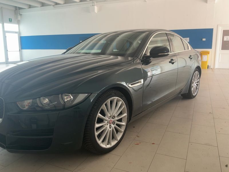 Jaguar XE 20d Prestige — zdjęcie 2