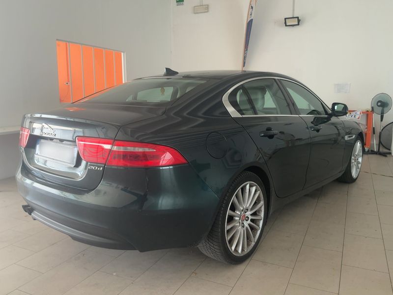 Jaguar XE 20d Prestige — zdjęcie 6