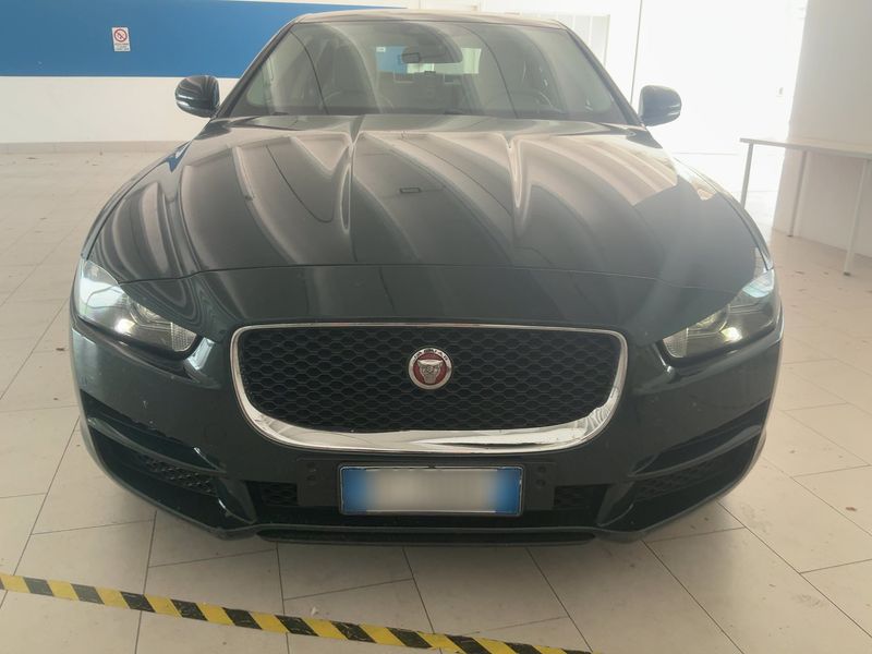 Jaguar XE 20d Prestige — zdjęcie 9