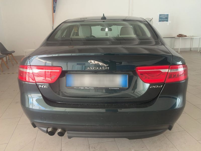 Jaguar XE 20d Prestige — zdjęcie 5