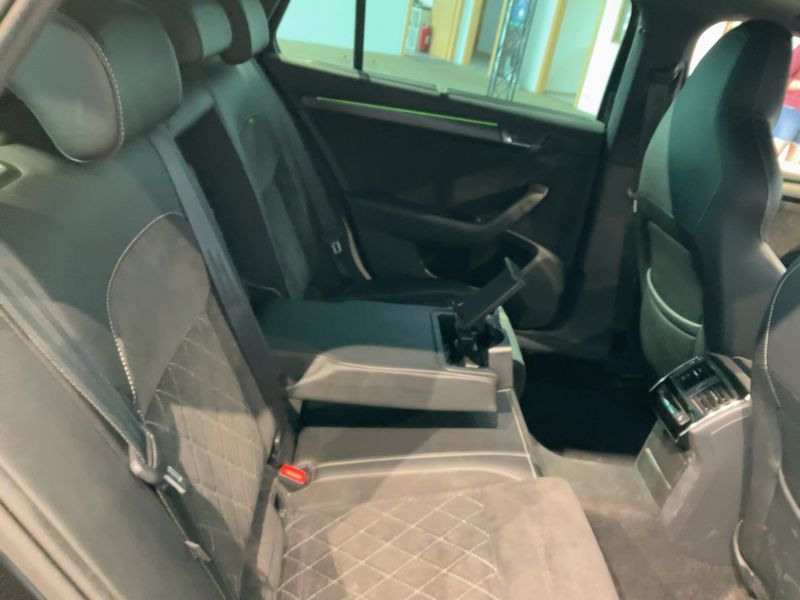 Skoda Superb 2.0 TDI SportLine — zdjęcie 14