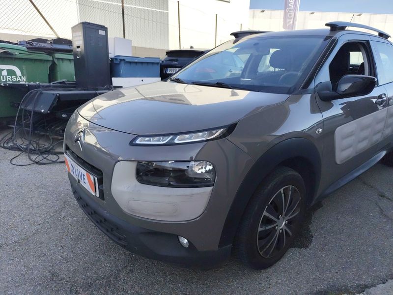 Citroen C4 Cactus 1.6 Blue-HDi Feel 2015 – снимка 2