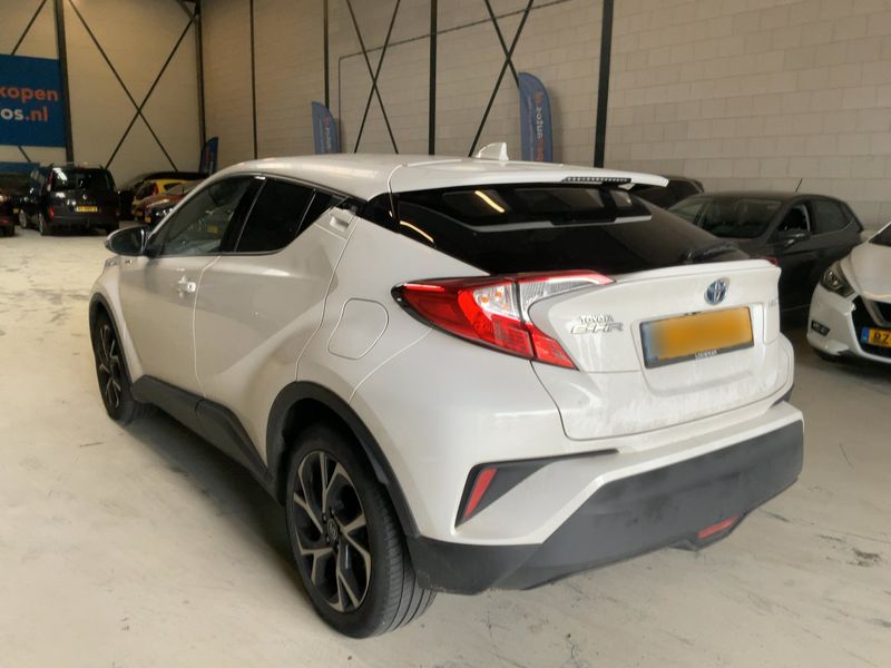 Toyota C-HR 1.8 Hybrid Dynamic — zdjęcie 3
