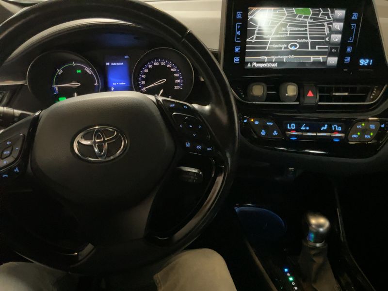 Toyota C-HR 1.8 Hybrid Dynamic — zdjęcie 12